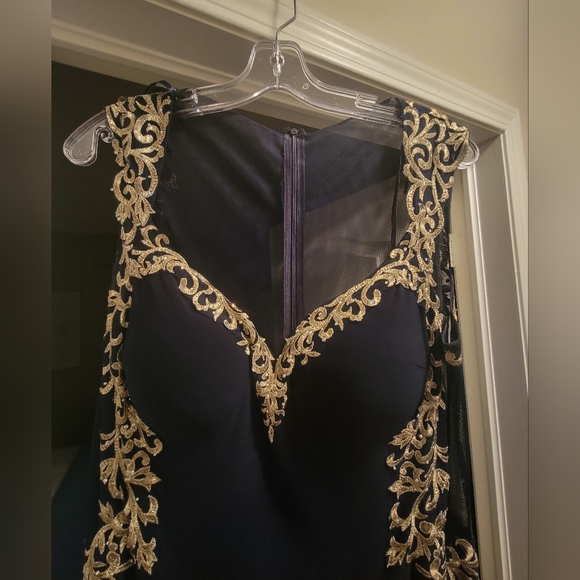 Dress - Picture 2 of 6
